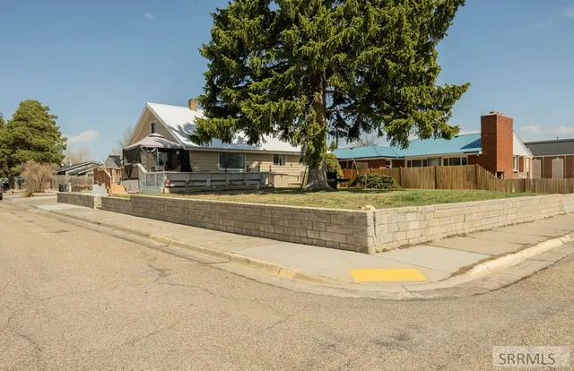 $319,900 | 940 Jefferson Avenue, Idaho Falls, ID 83402
