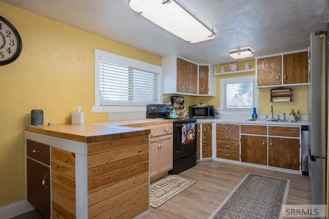 $319,900 | 940 Jefferson Avenue, Idaho Falls, ID 83402