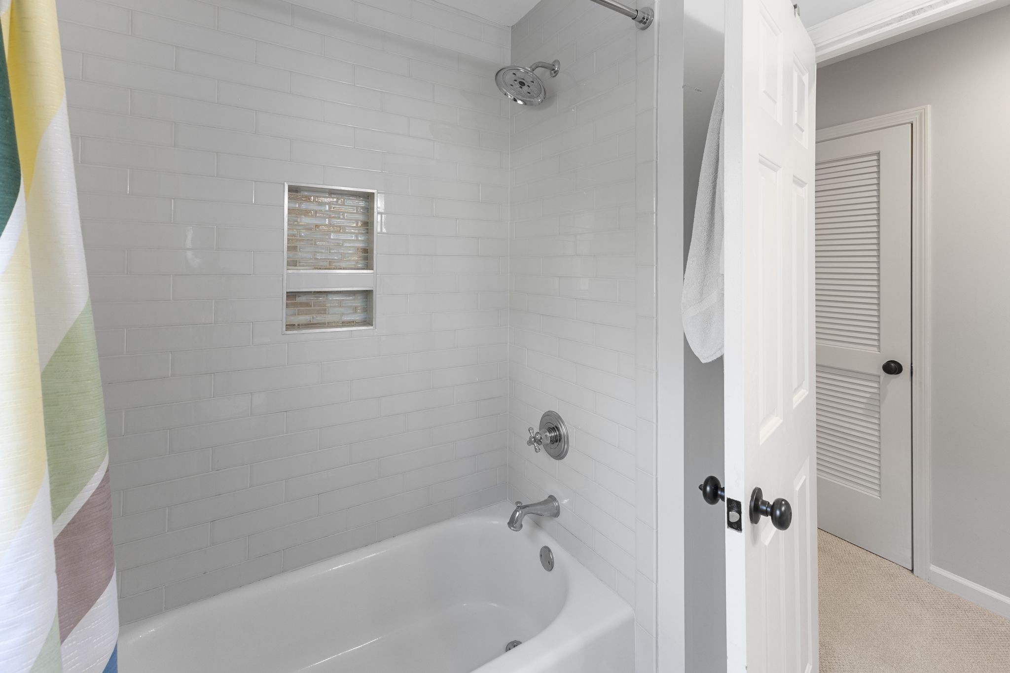 1517 Pinkerton Road Brentwood, TN 37027 - Photo 38 of 49 a bathroom with a bathtub