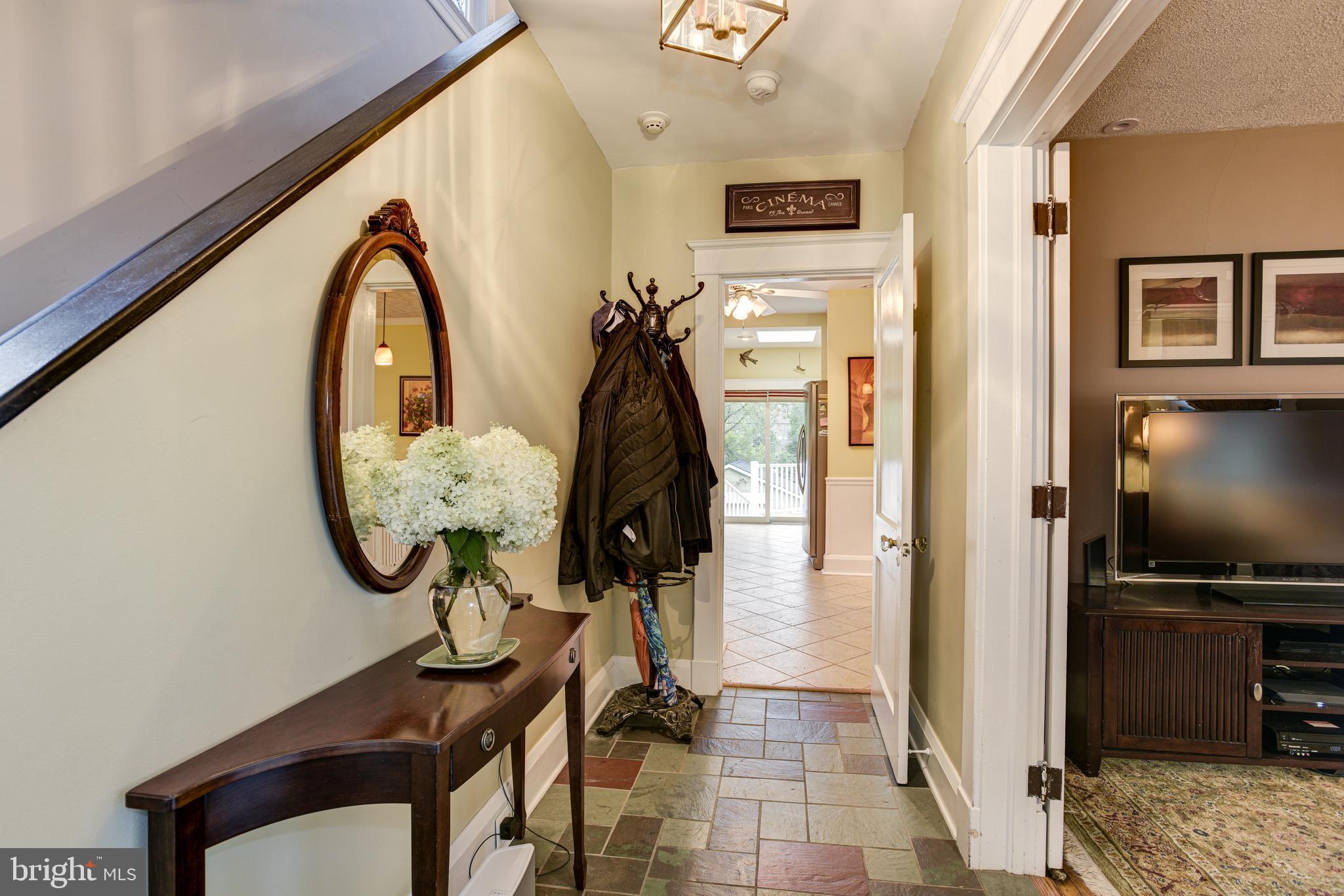 711 Murdock Road Baltimore, MD 21212 - Photo 11 of 49 entry foyer