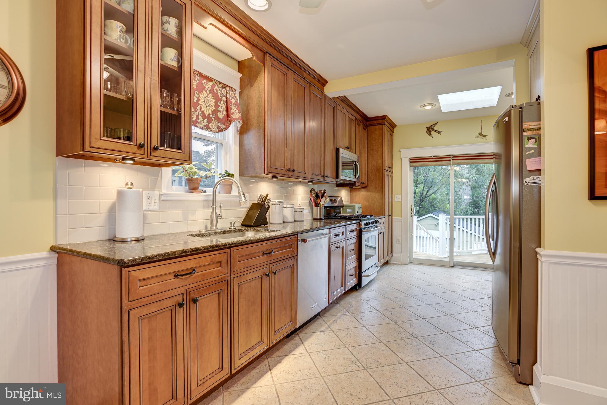 711 Murdock Road Baltimore, MD 21212 - Photo 3 of 49 Huge kitchen: granite, stainless, half bath