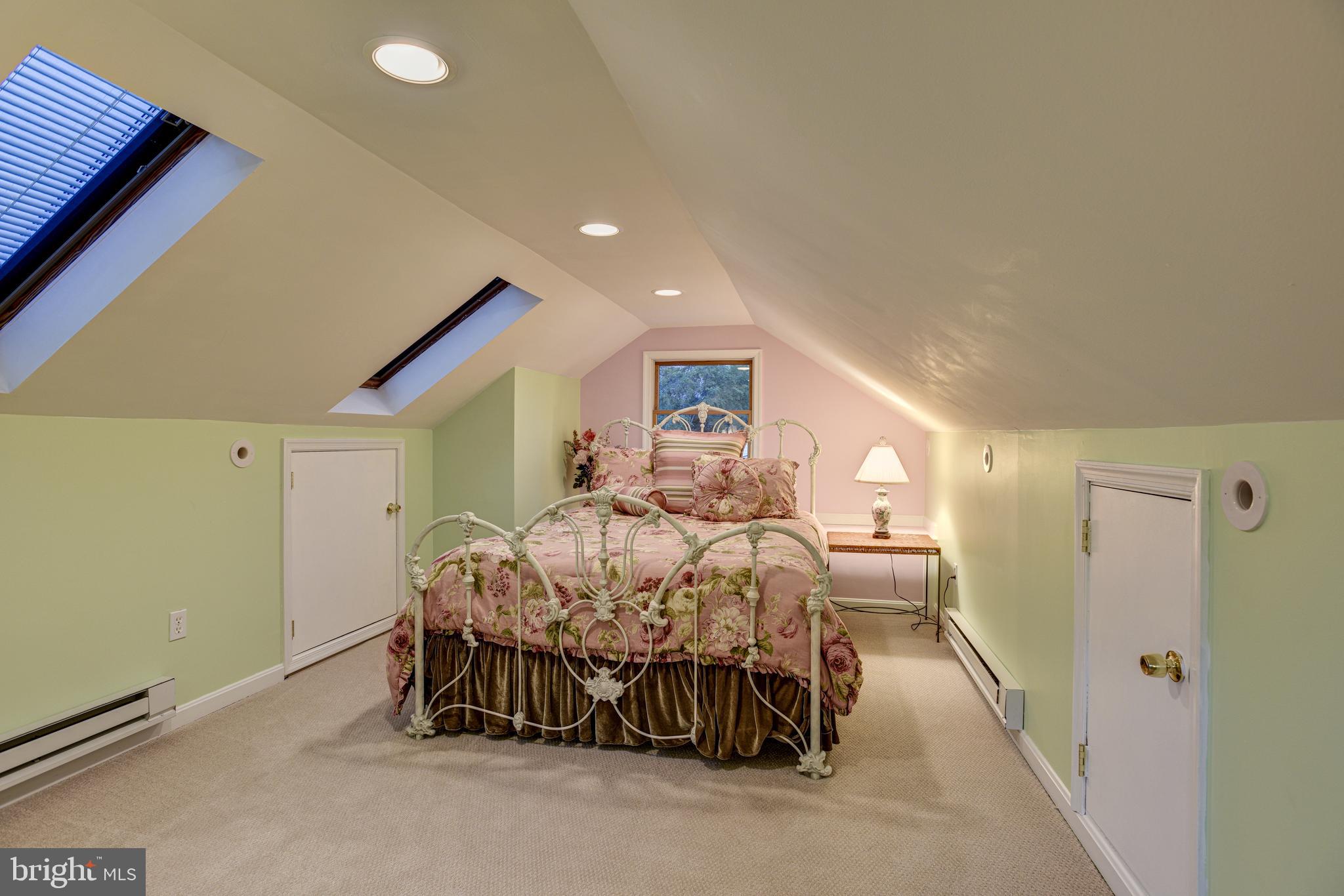 711 Murdock Road Baltimore, MD 21212 - Photo 27 of 49 Third floor 3rd bedroom. AC, heat, closet