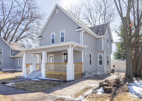 $160,000 | 1212 14th Avenue, Moline, IL 61265