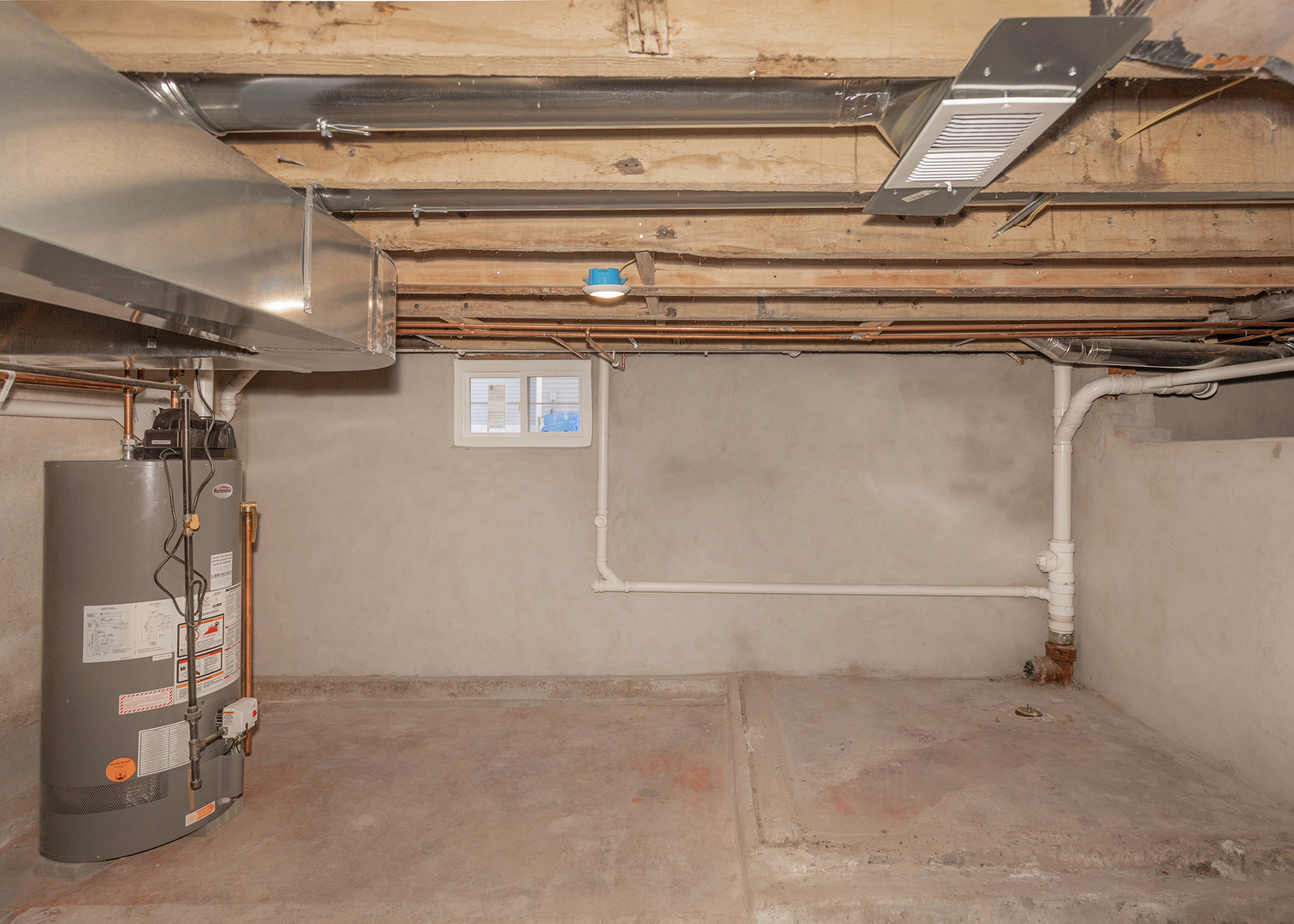 1212 14th Avenue Moline, IL 61265 - Photo 26 of 32 a view of a room with racks