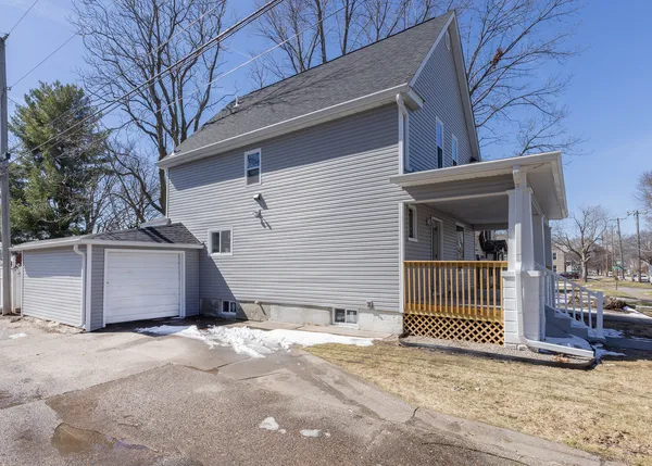 $160,000 | 1212 14th Avenue, Moline, IL 61265