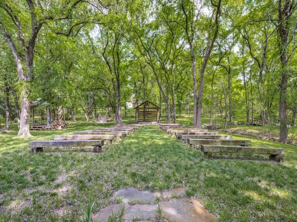 a view of yard with green space