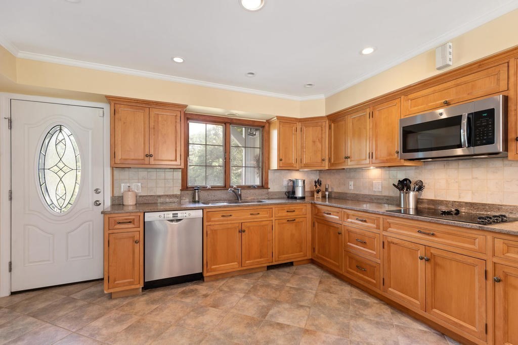 16 Fox Run Road Dover, MA 02030 - Photo 8 of 36 Gallery Image 8