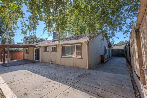 a view of a house with a backyard