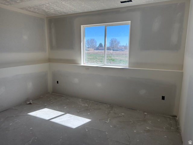 5777 West 4100 South Hooper, UT 84315 - Photo 31 of 41 View of spare room
