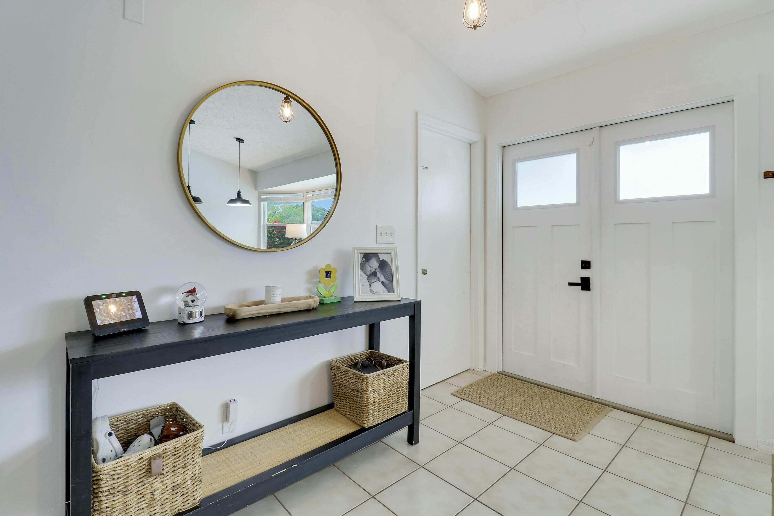 7843 Southeast Lexington Avenue Hobe Sound, FL 33455 - Photo 11 of 34 ENTRANCE