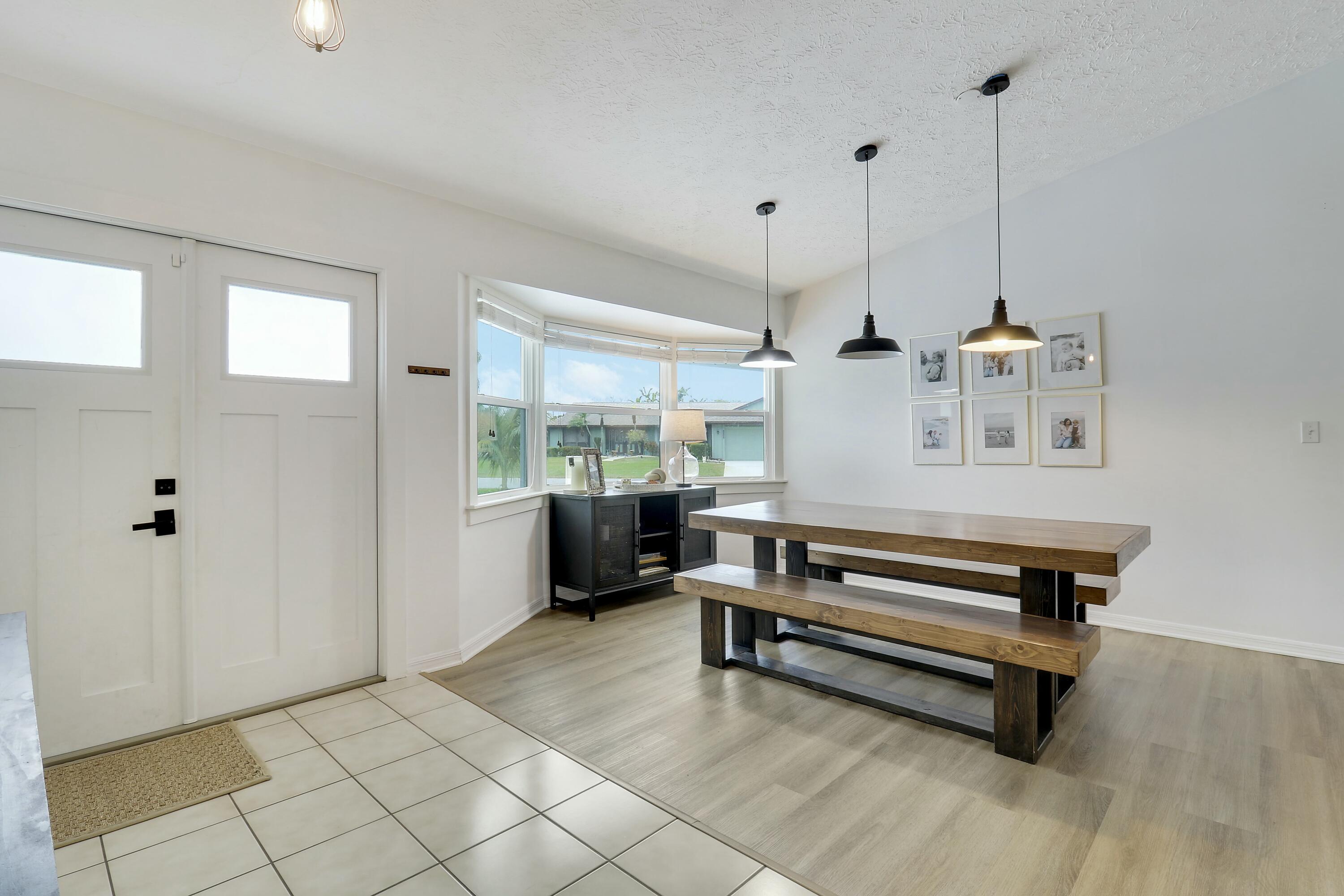 7843 Southeast Lexington Avenue Hobe Sound, FL 33455 - Photo 12 of 34 ENTRANCE/DINING