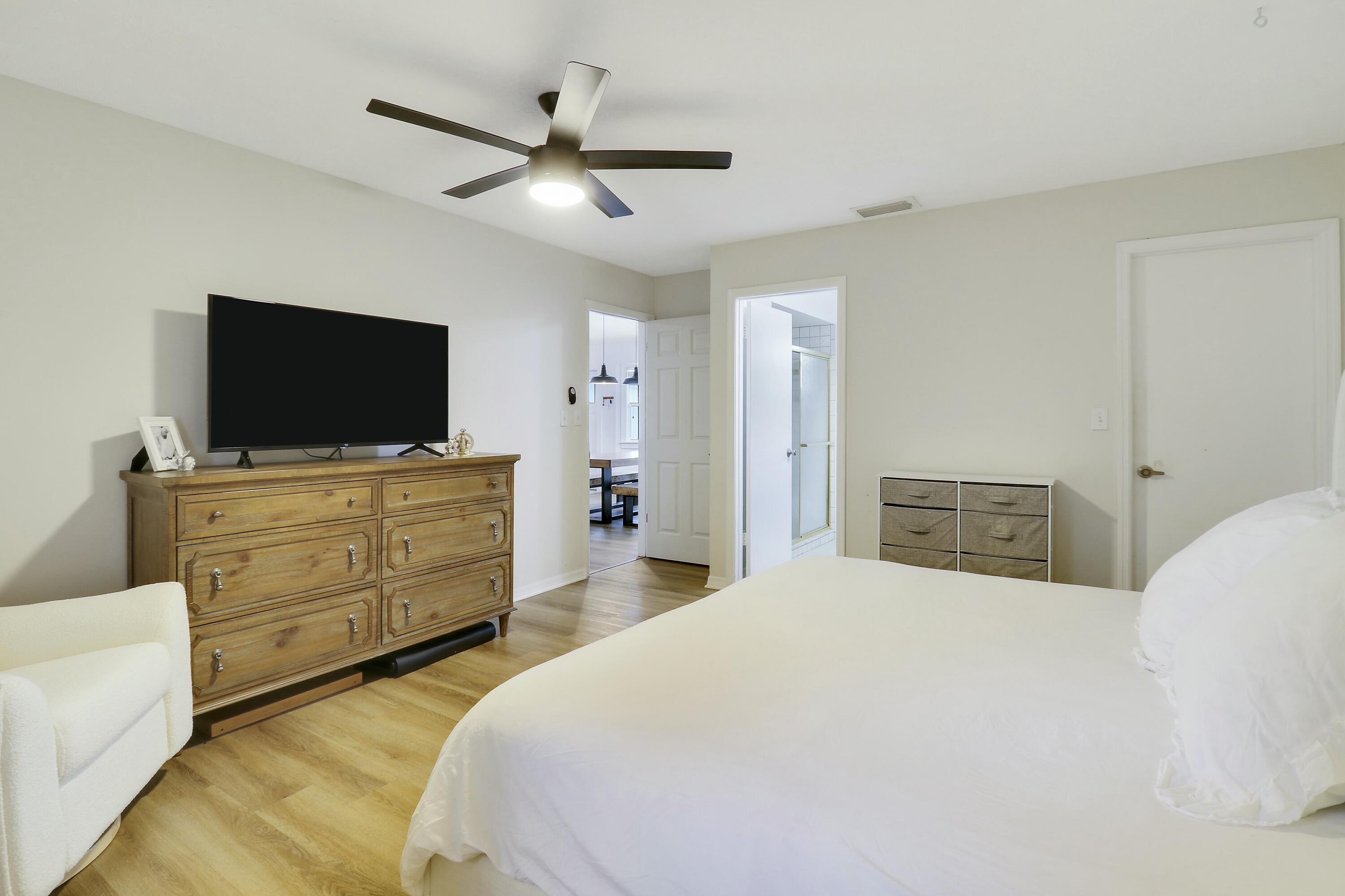 7843 Southeast Lexington Avenue Hobe Sound, FL 33455 - Photo 26 of 34 PRIMARY SUITE