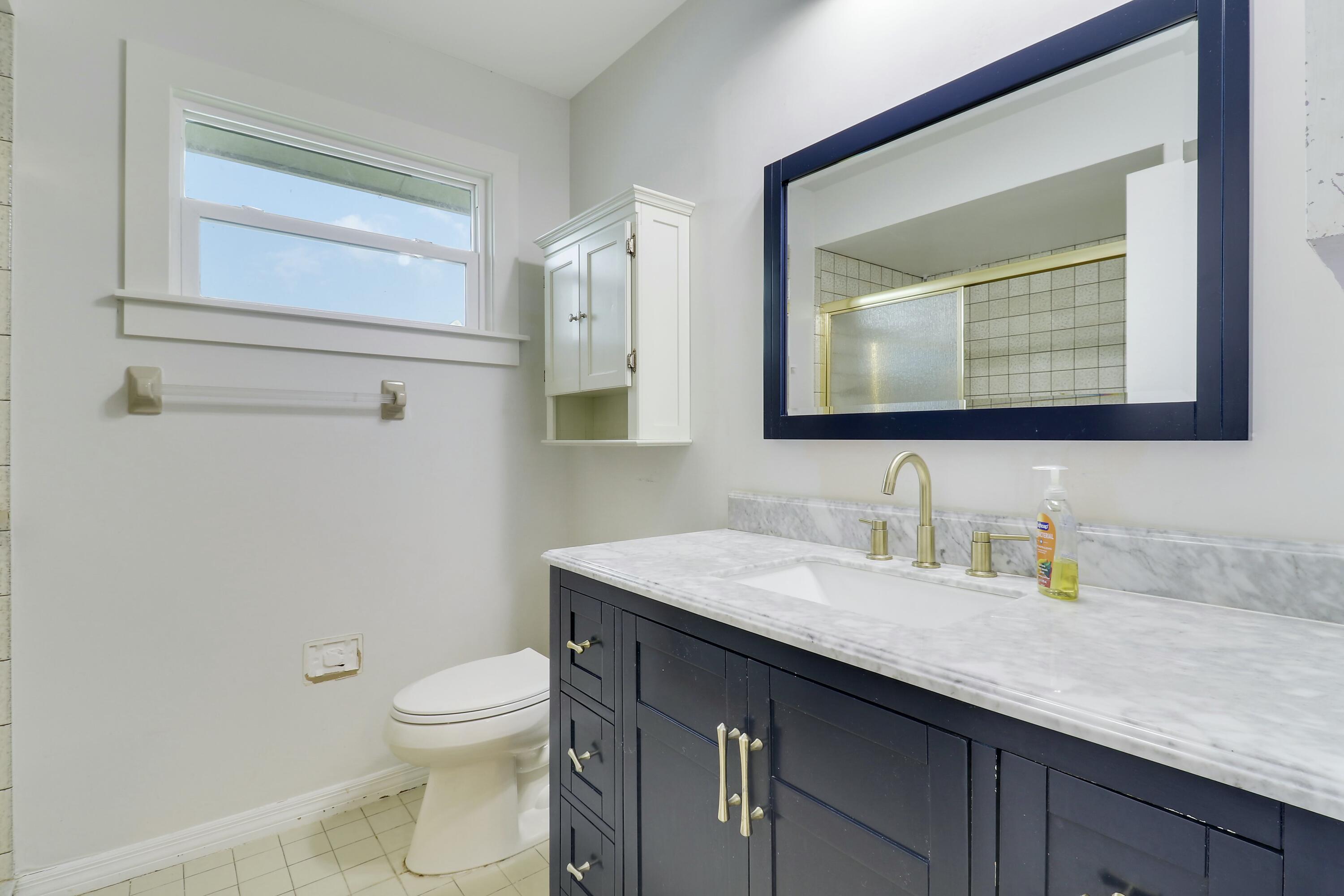 7843 Southeast Lexington Avenue Hobe Sound, FL 33455 - Photo 27 of 34 PRIMARY BATHROOM