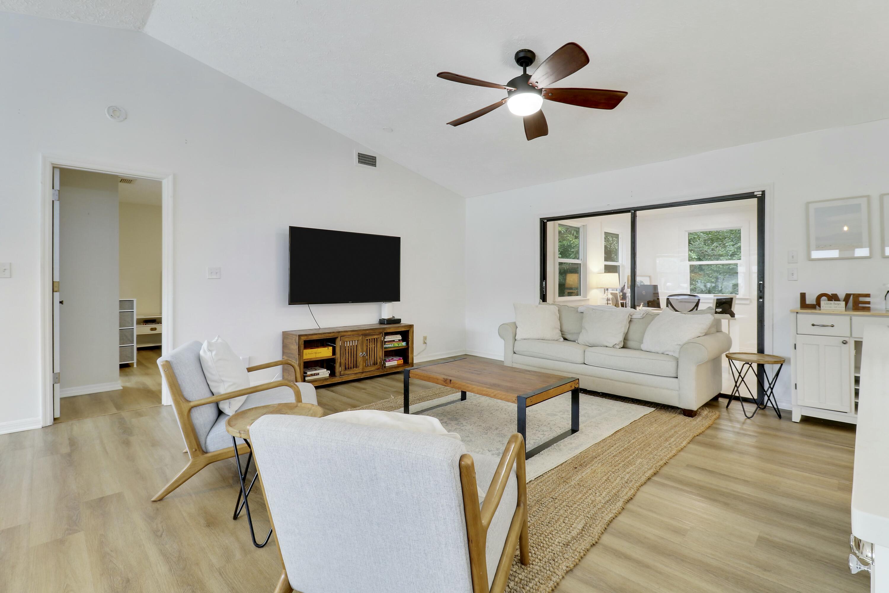 7843 Southeast Lexington Avenue Hobe Sound, FL 33455 - Photo 6 of 34 LIVING ROOM