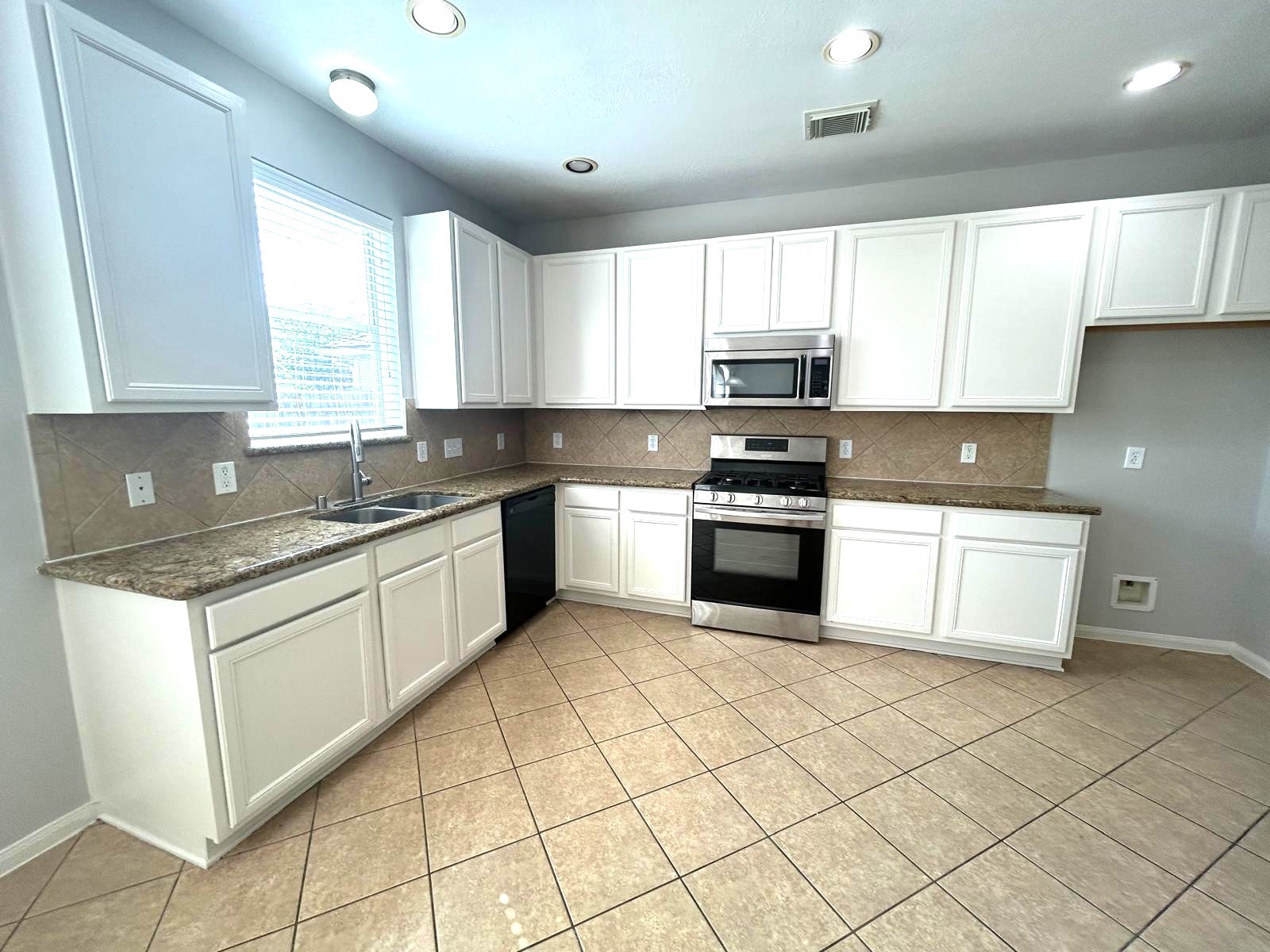 25207 Diamond Ranch Drive Katy, TX 77494 - Photo 13 of 36 Kitchen