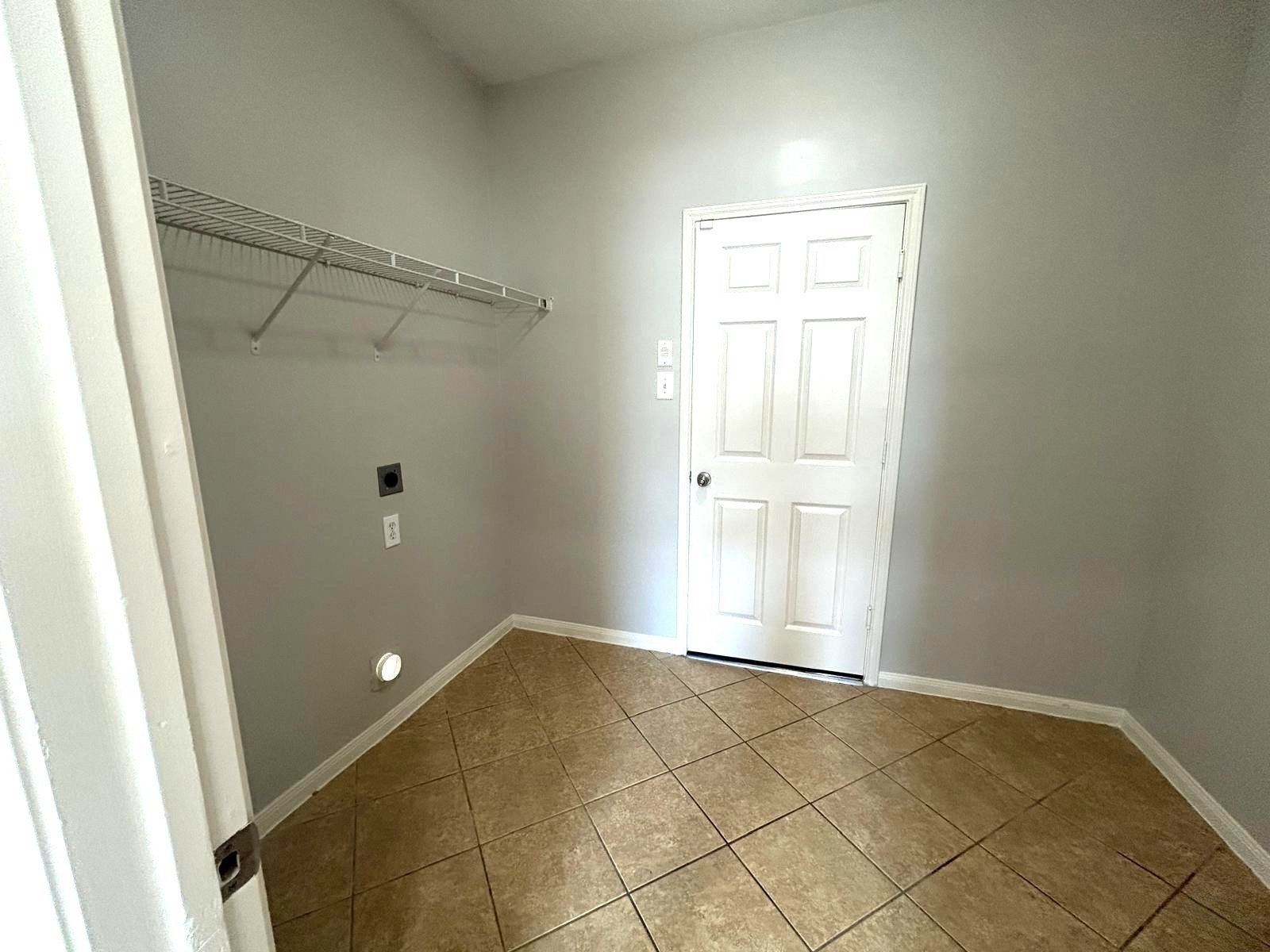 25207 Diamond Ranch Drive Katy, TX 77494 - Photo 15 of 36 Laundry room