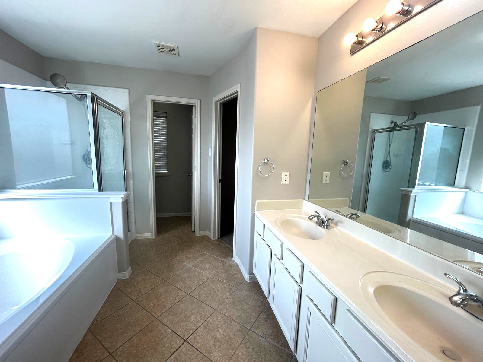 25207 Diamond Ranch Drive Katy, TX 77494 - Photo 20 of 36 Primary Bath