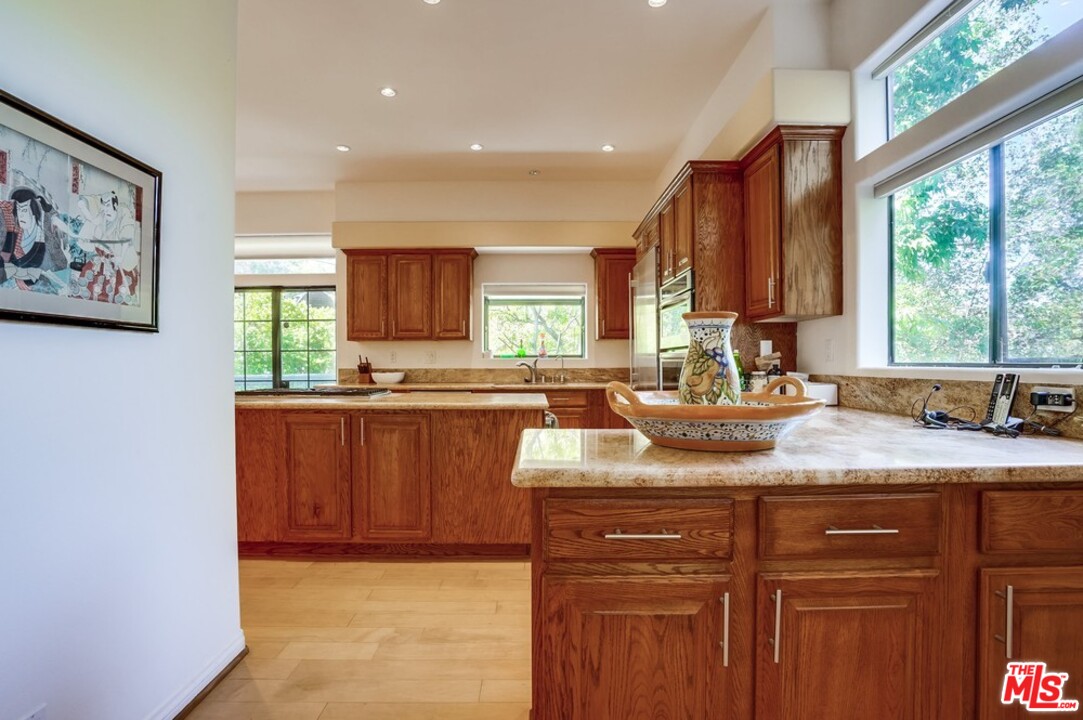 20569 Cheney Drive Topanga, CA 90290 - Photo 13 of 33