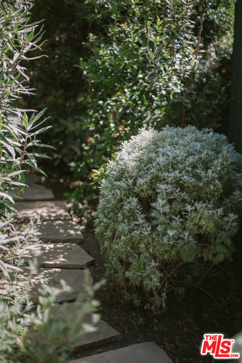 20569 Cheney Drive Topanga, CA 90290 - Photo 4 of 33