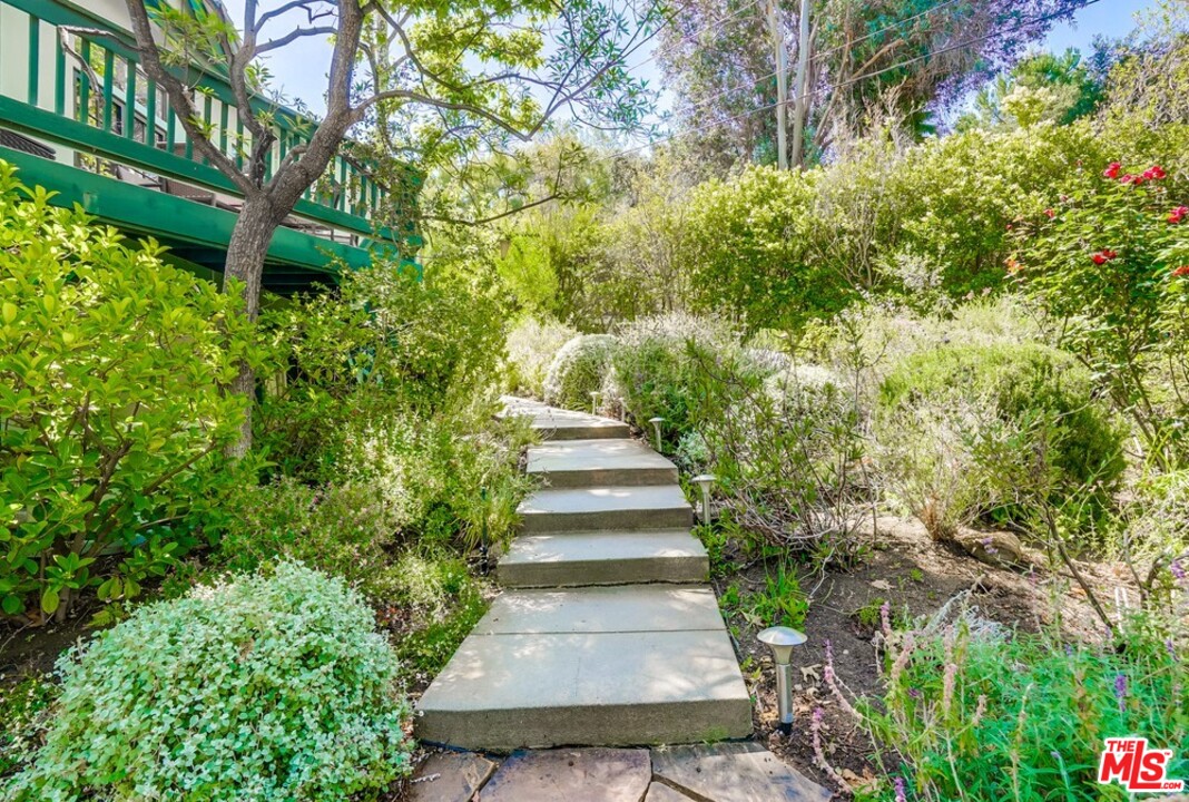 20569 Cheney Drive Topanga, CA 90290 - Photo 5 of 33