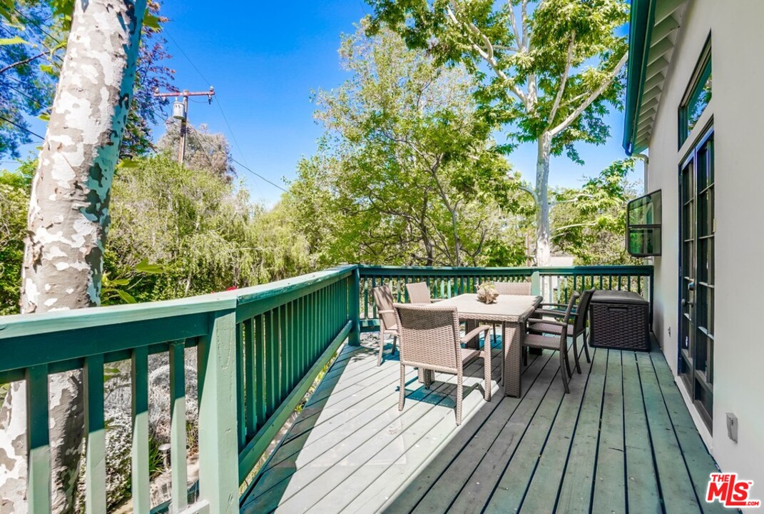 20569 Cheney Drive Topanga, CA 90290 - Photo 6 of 33