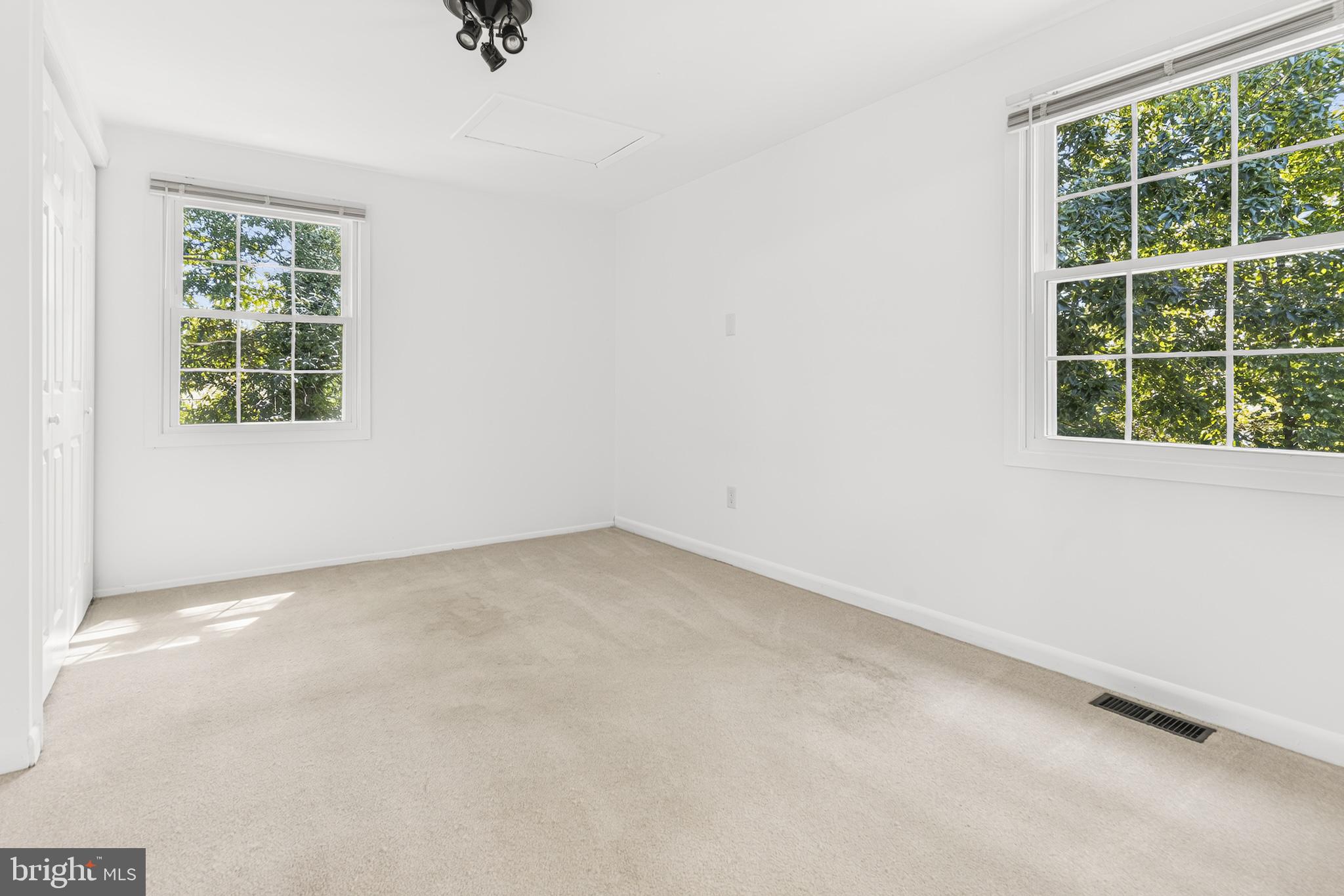 9005 Eastbourne Lane Laurel, MD 20708 - Photo 22 of 41 Bedroom 1