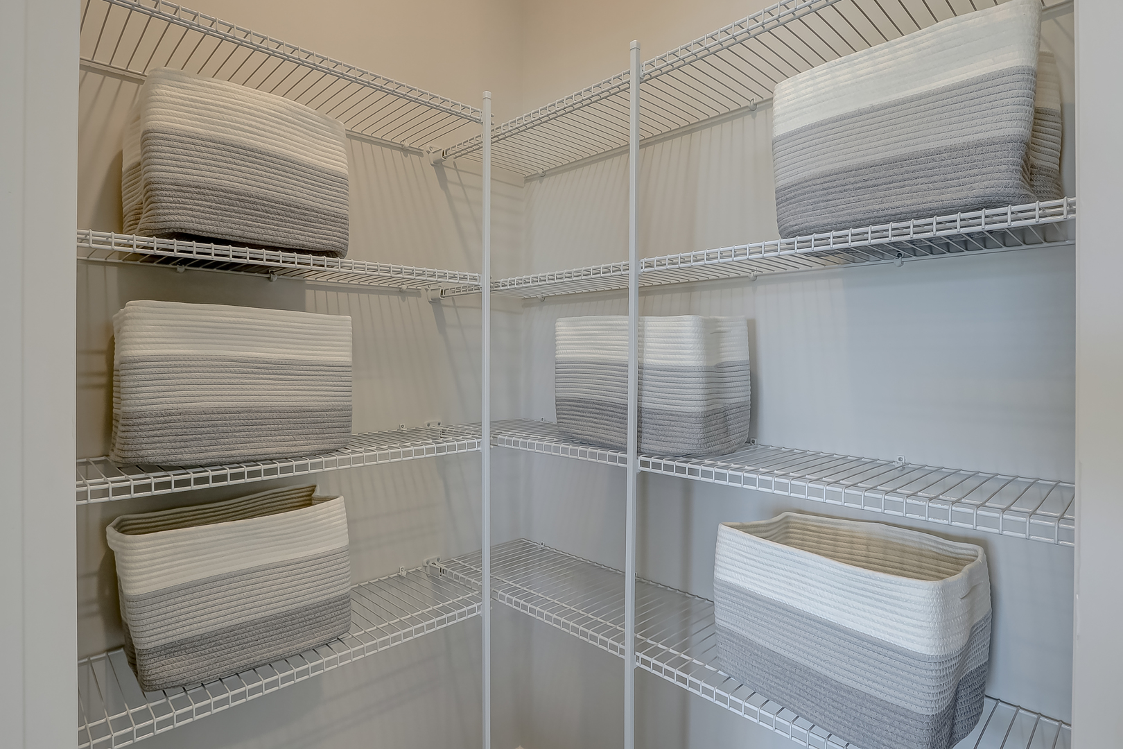 475 Comstock Road South Elgin, IL 60177 - Photo 17 of 31 a view of walk in closet with empty racks