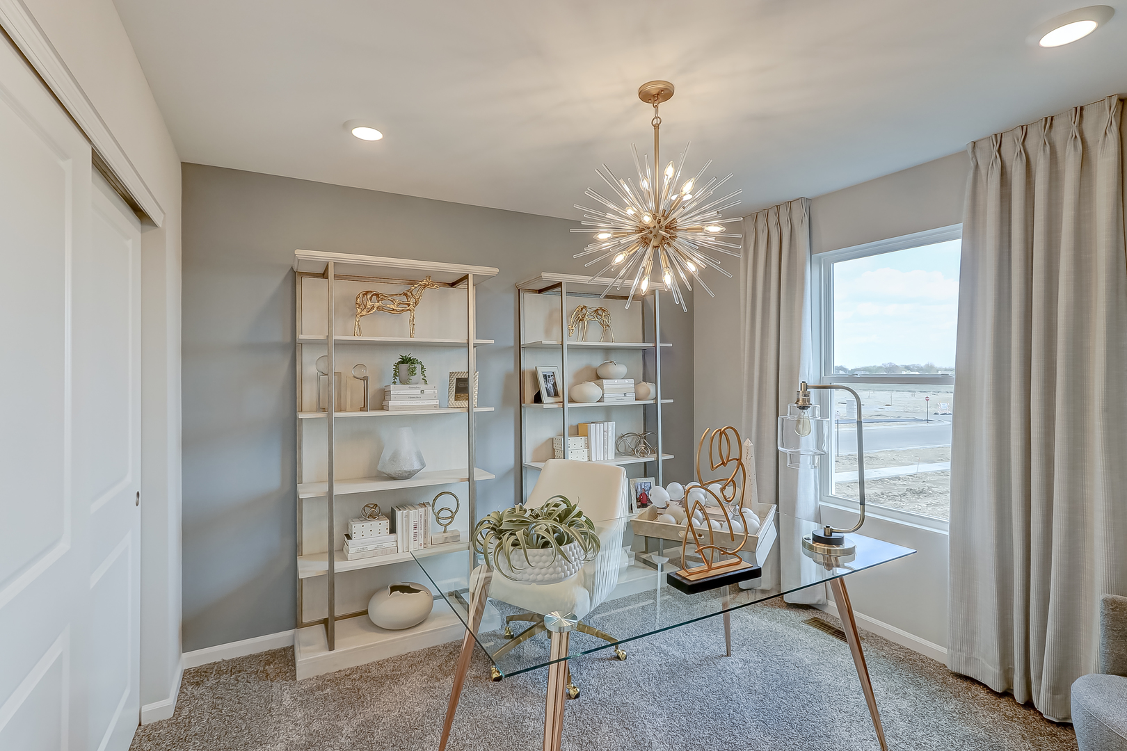 475 Comstock Road South Elgin, IL 60177 - Photo 24 of 31 a living room with furniture