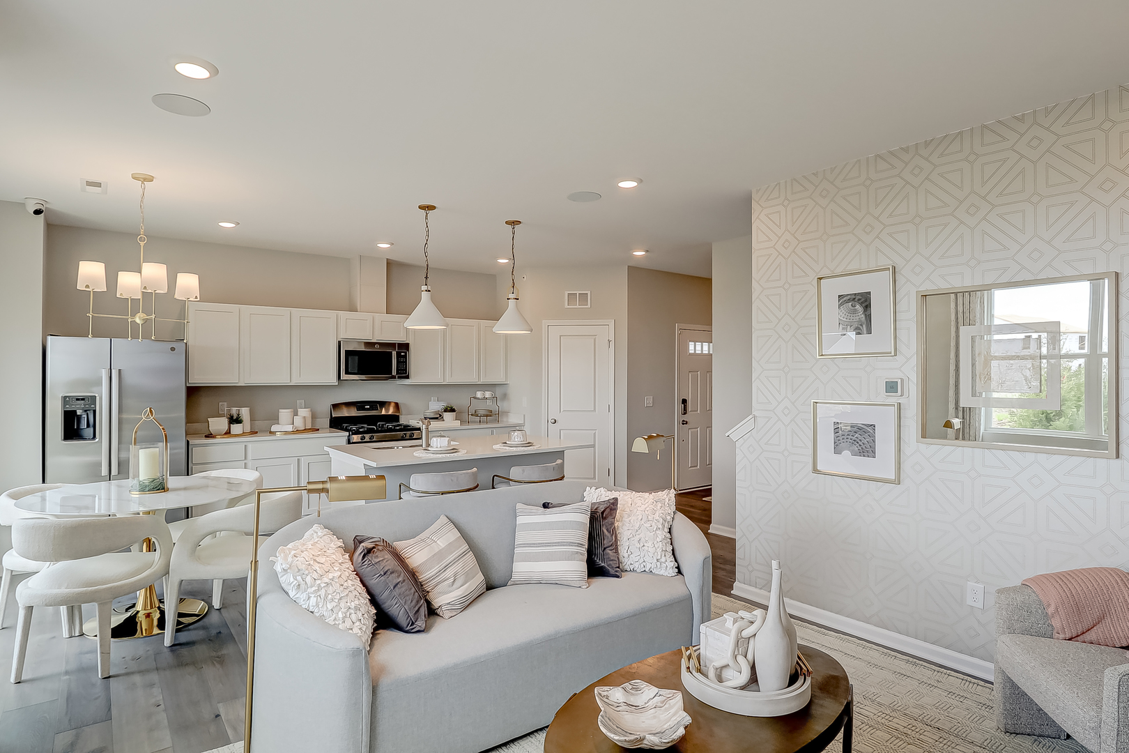 475 Comstock Road South Elgin, IL 60177 - Photo 5 of 31 a living room with furniture kitchen and a table