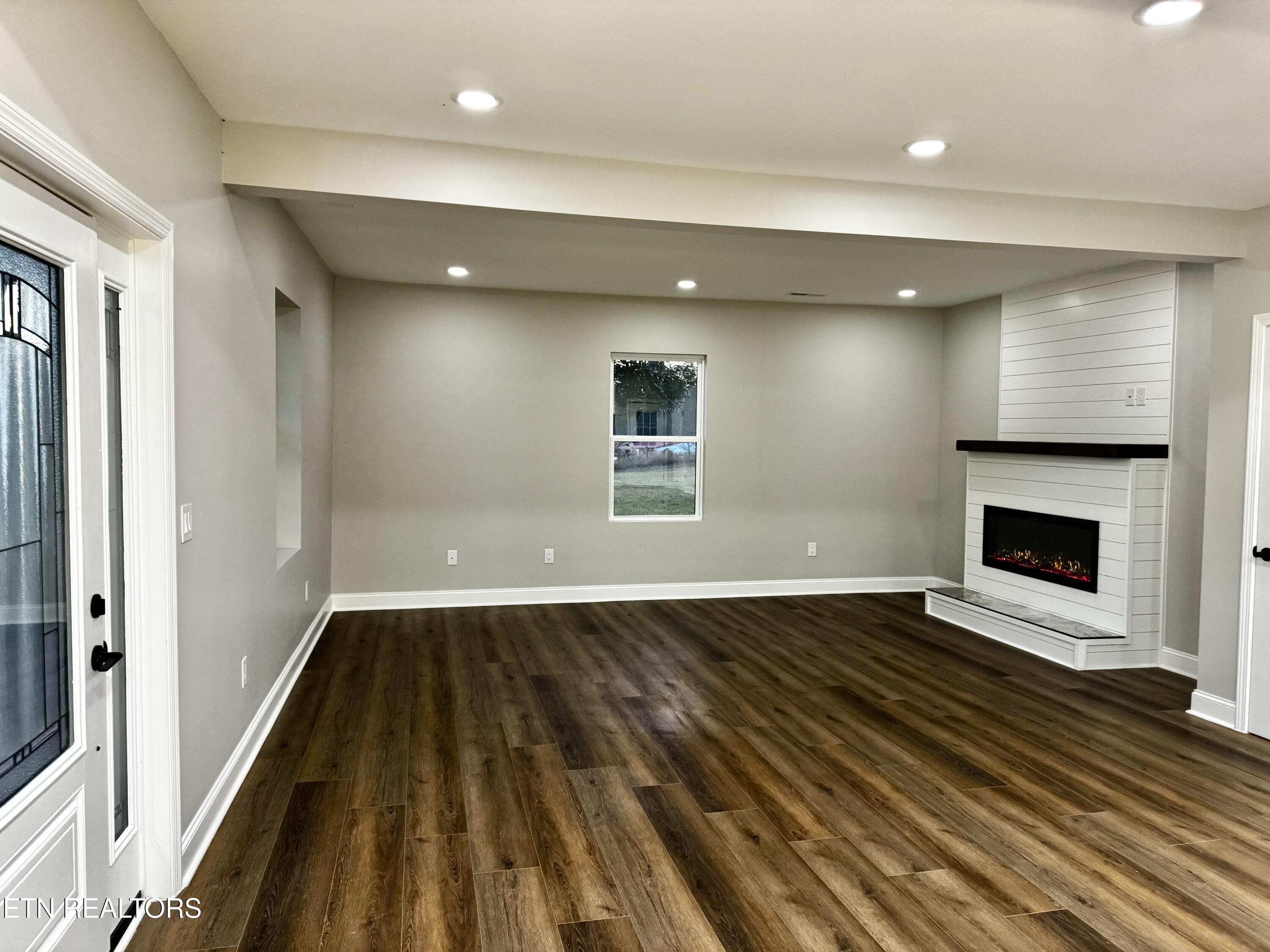 1545 Slover Springs Road Dandridge, TN 37725 - Photo 10 of 55 Family Room