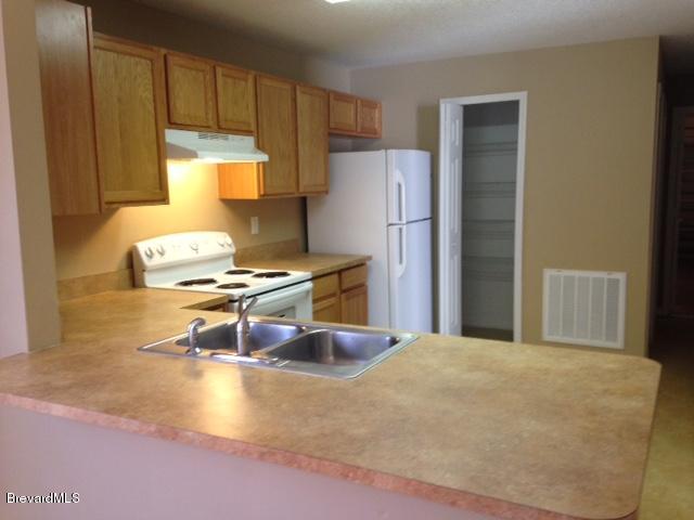 605 Washington Avenue Cocoa, FL 32922 - Photo 4 of 9 Kitchen view fr dining