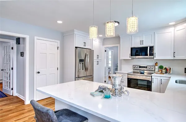 $979,900 | 3 Pinetop Road, Barrington, RI 02806