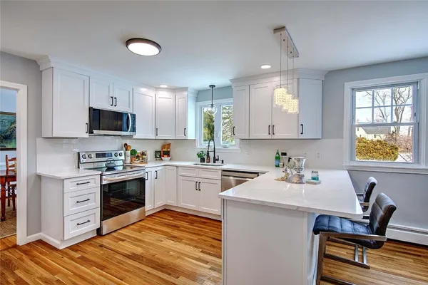 $979,900 | 3 Pinetop Road, Barrington, RI 02806