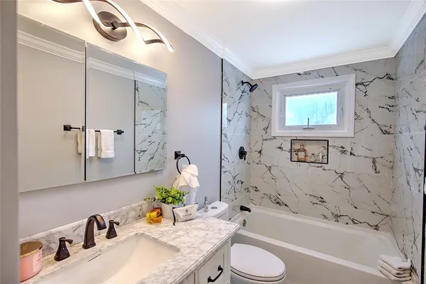 $979,900 | 3 Pinetop Road, Barrington, RI 02806