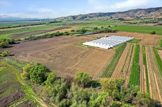 a view of an outdoor space and lakeside