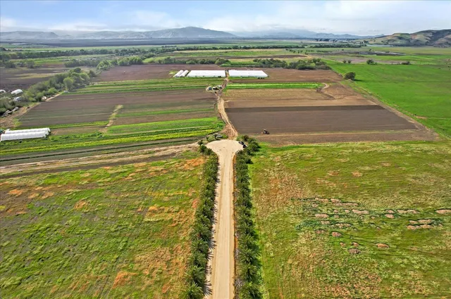 a view of a tennis court