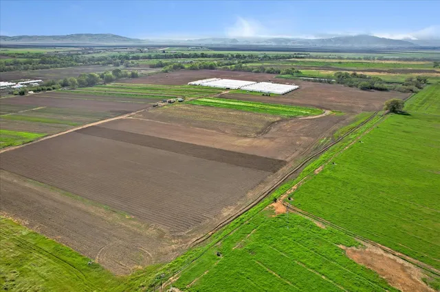 a view of a tennis court