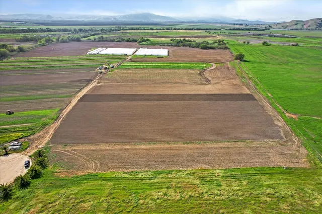a view of a tennis court