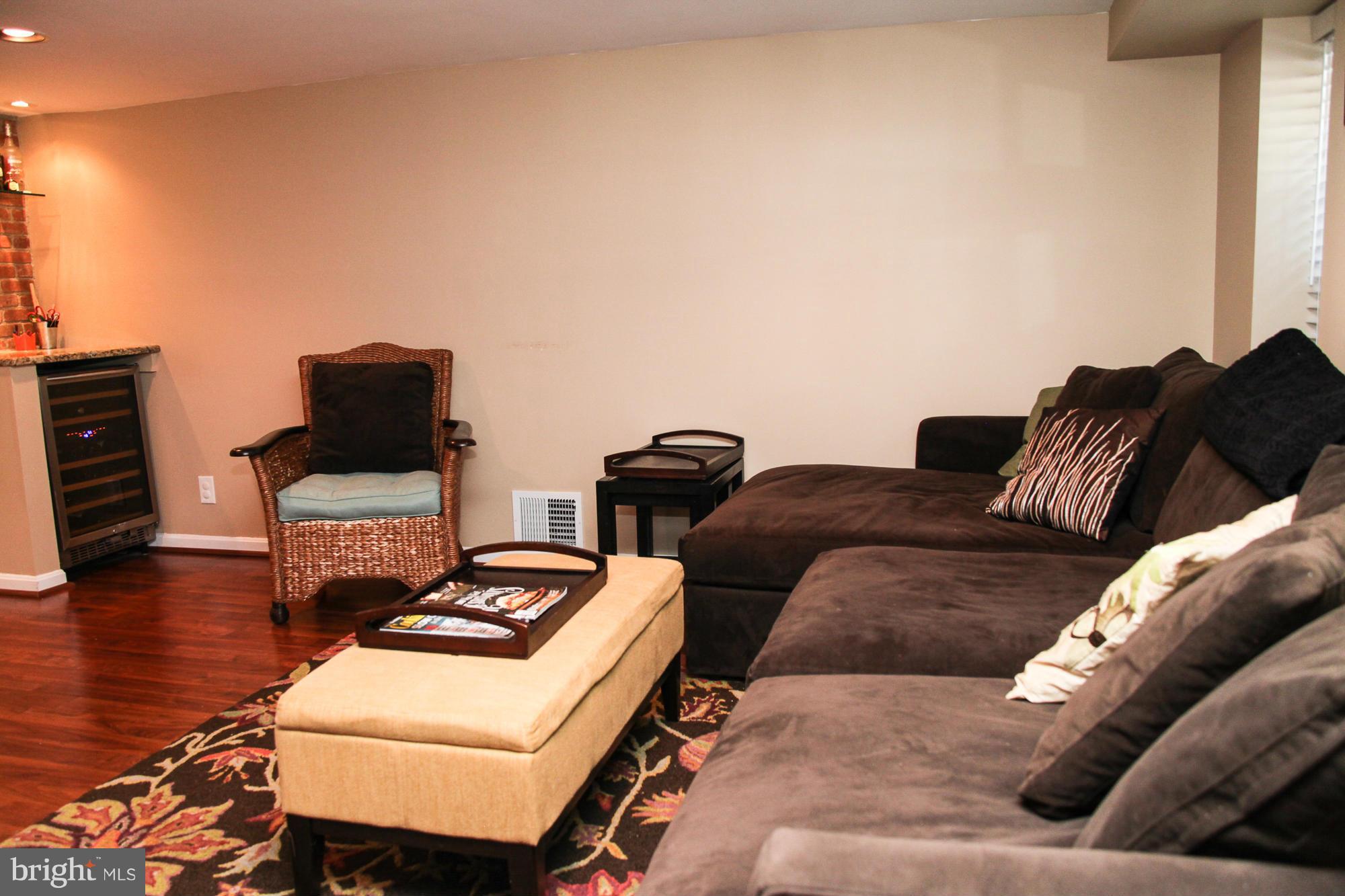 4632 31st Road South Arlington, VA 22206 - Photo 20 of 30 Family Room with full-sized window