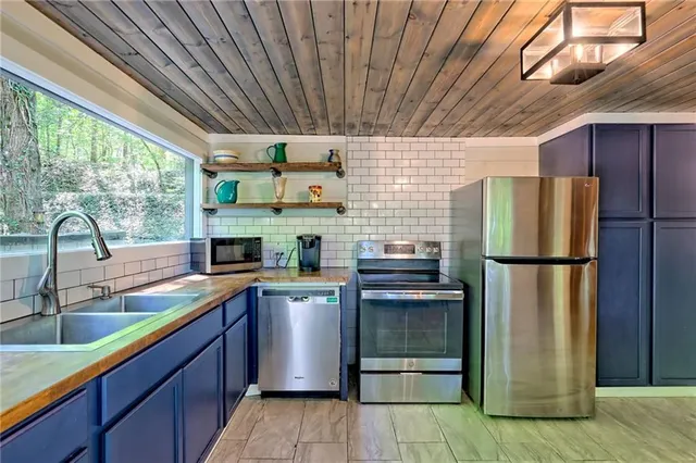 $250,000 | 331 Duggan Hill Drive, Clayton, GA 30525