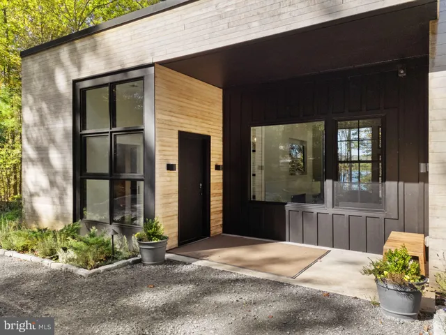 a view of a large window with an outdoor view