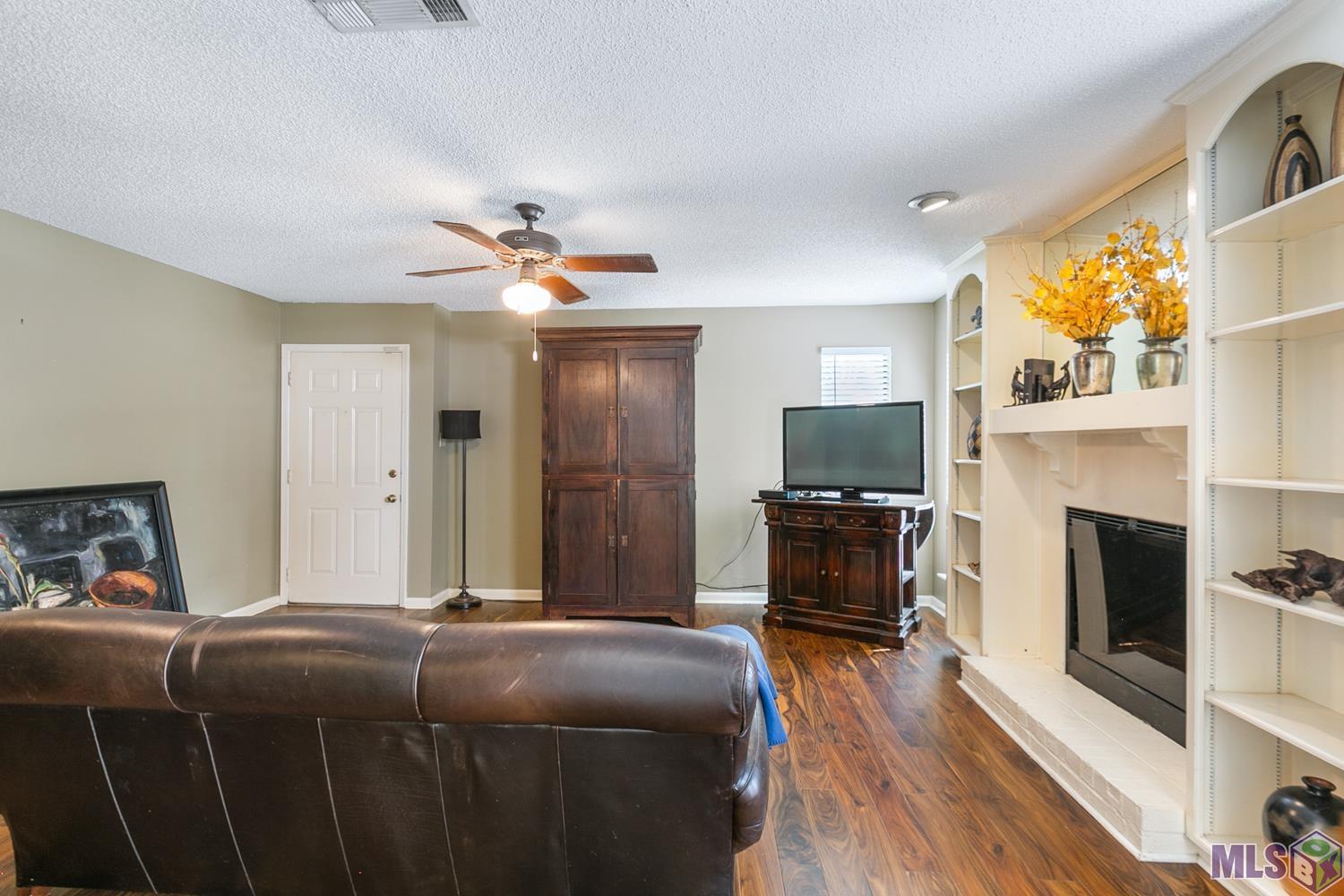 5243 Butter Creek Lane, Unit H1 Baton Rouge, LA 70809 - Photo 6 of 17 Living Room