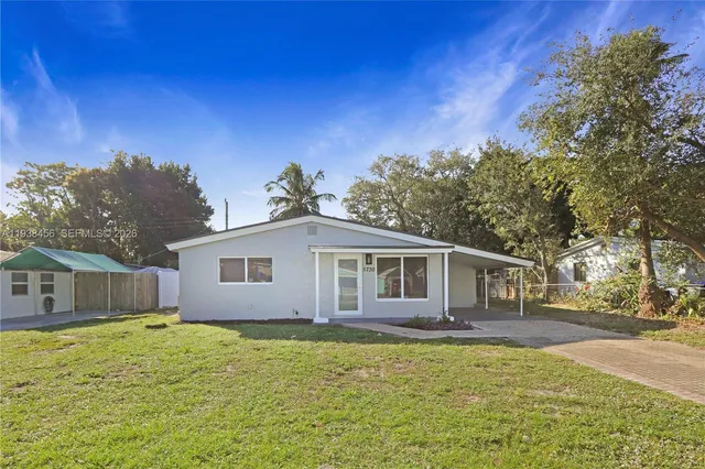 a view of a house with a backyard