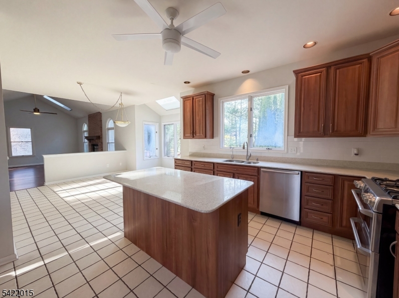 40 Glen Eagles Road Washington, NJ 07882 - Photo 20 of 38