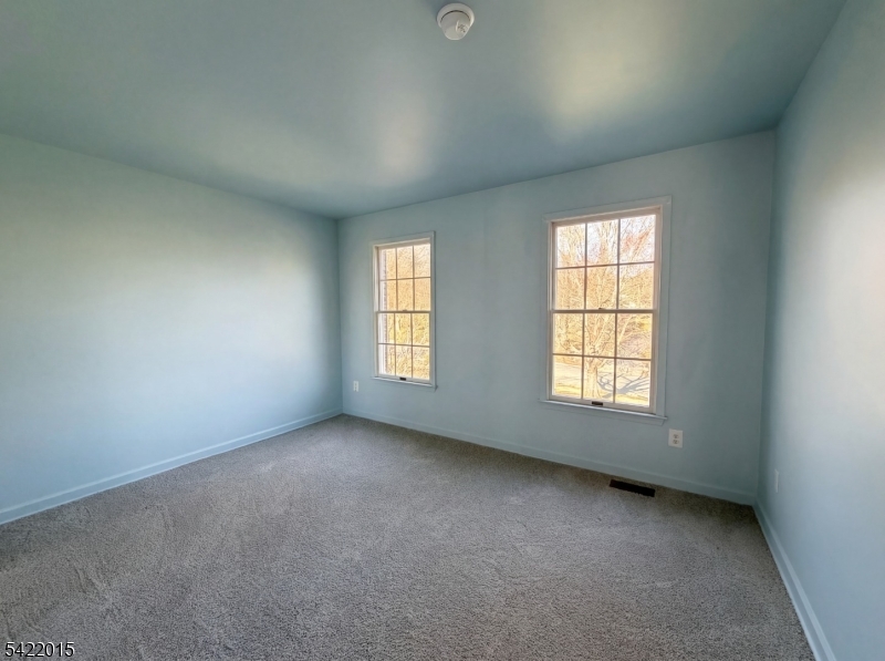 40 Glen Eagles Road Washington, NJ 07882 - Photo 30 of 38 an empty room with a window