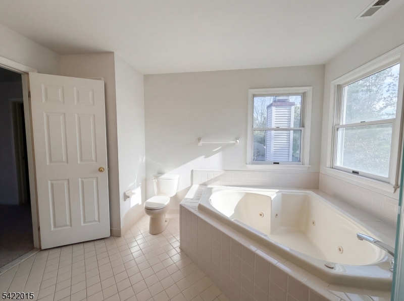 40 Glen Eagles Road Washington, NJ 07882 - Photo 6 of 38 a spacious bathroom with a bathtub and a toilet