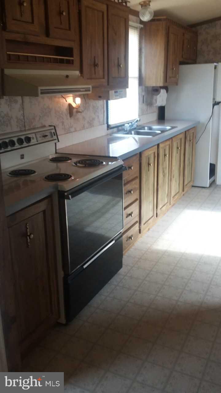 122 Roundup Road Middle River, MD 21220 - Photo 3 of 5 KITCHEN