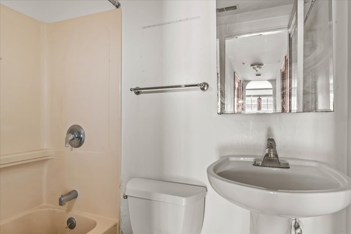 909 Green Bay Road, Unit 2S Winnetka, IL 60093 - Photo 11 of 12