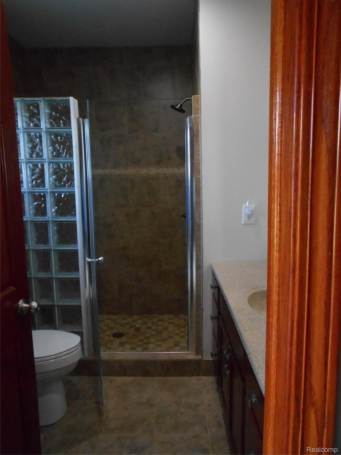 14440 West Howe Road Portland, MI 48875 - Photo 21 of 29 Master Bath