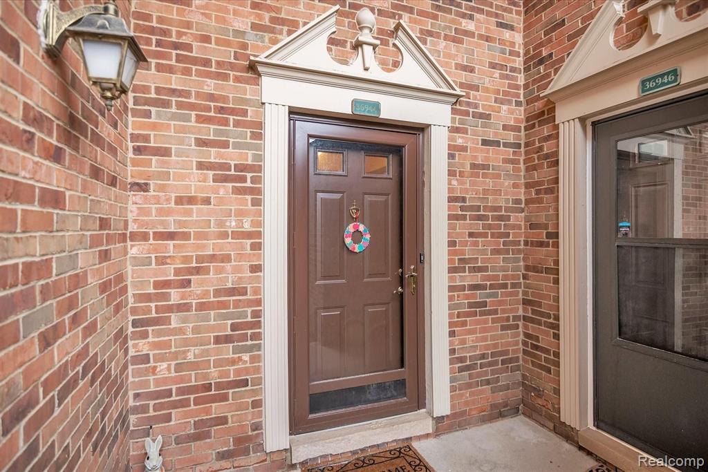 36944 Ridgedale Court, Unit 77 Farmington Hills, MI 48331 - Photo 4 of 38